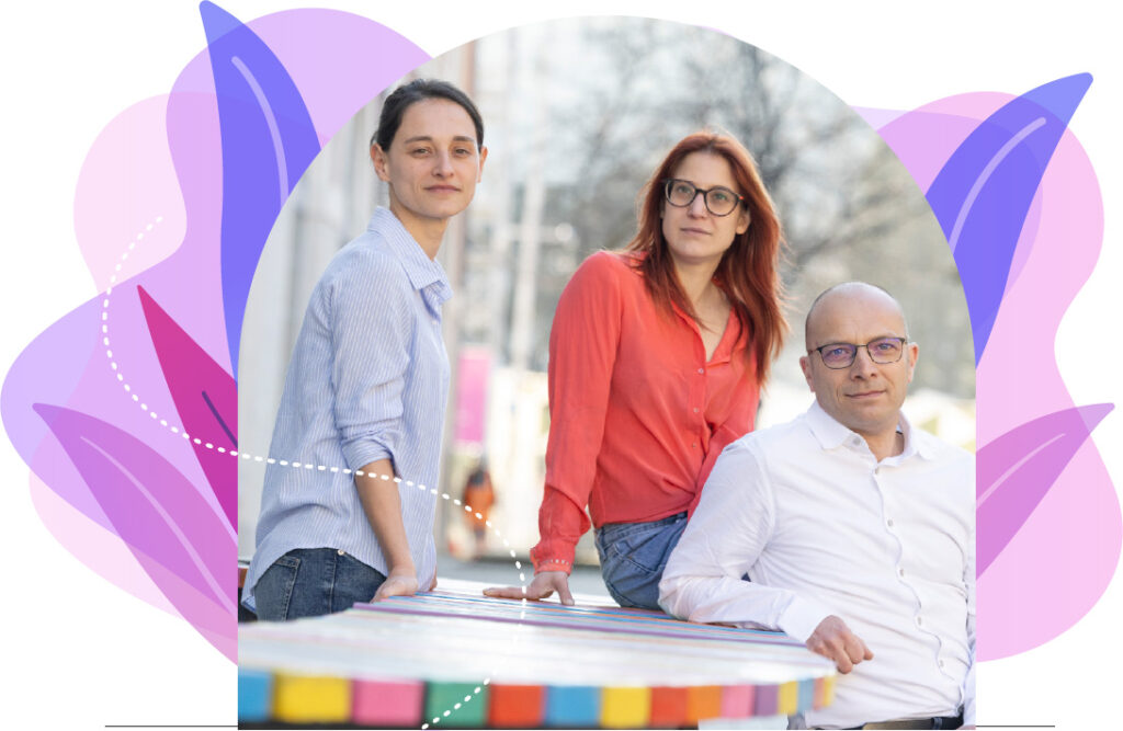 équipe de 3 personnes qui pausent à l'extérieur pour des photos professionnelles